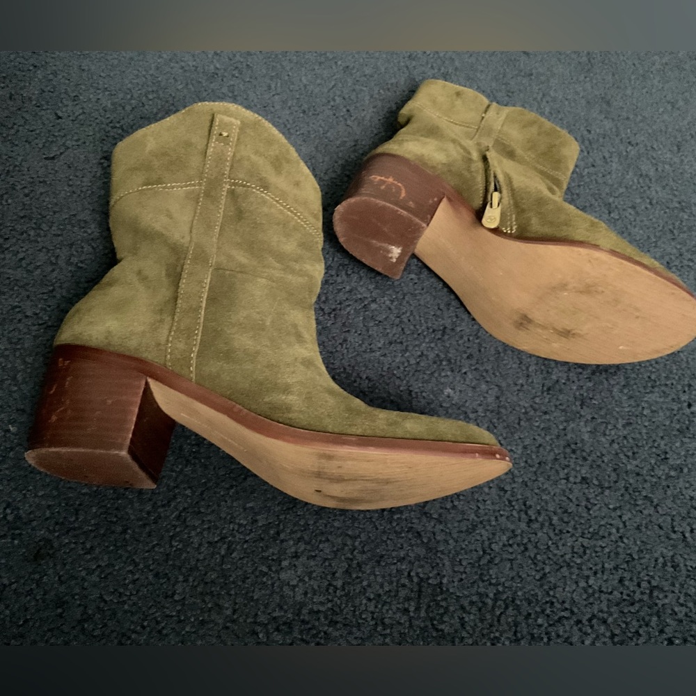 🔥Adrienne Vittadini Green Suede Boot size 7 - Picture 2 of 7